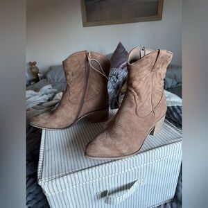 NWT! Brand New Altar’d State Remy Mini Western Boots